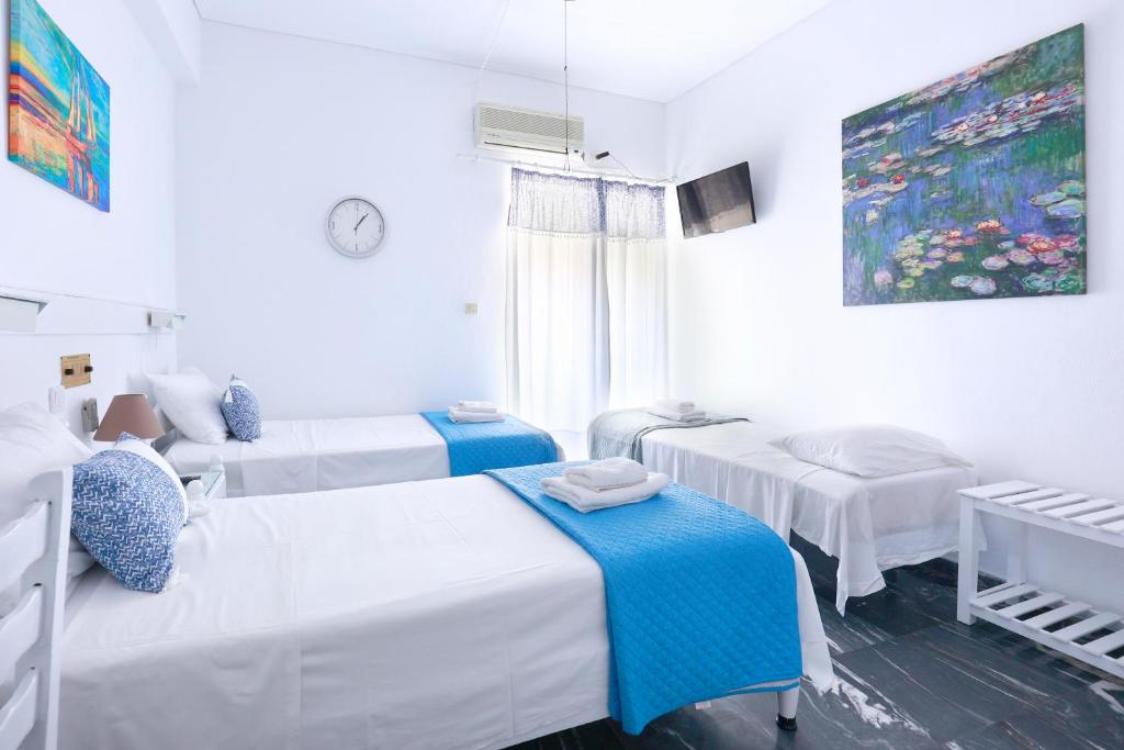 Postel nebo postele na pokoji v ubytování Melissani hotel