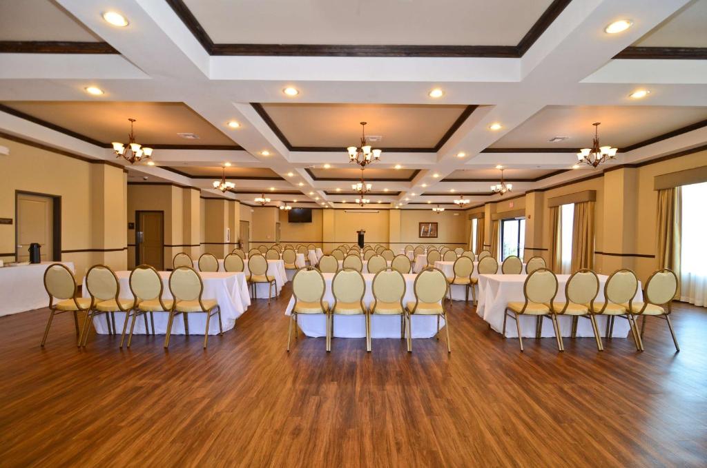 Konferenční prostory v ubytování Best Western Plus Emory at Lake Fork Inn & Suites