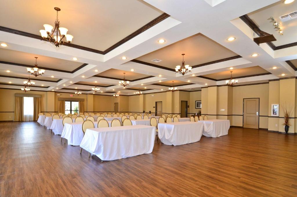 Restaurace v ubytování Best Western Plus Emory at Lake Fork Inn & Suites