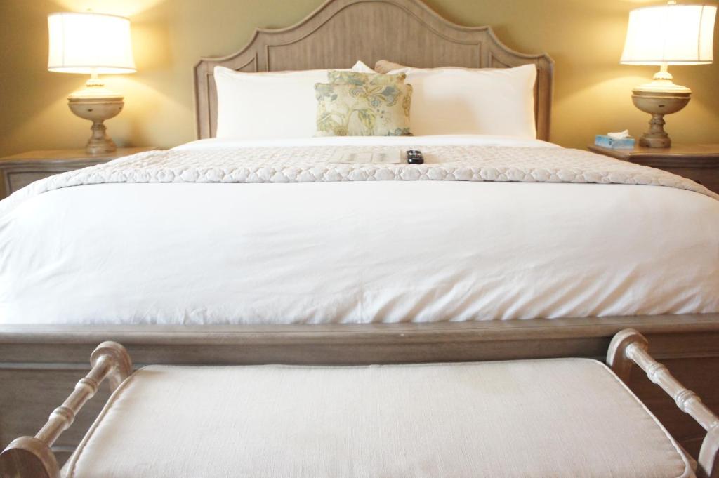 Magnolia Creek Lodge - Deluxe King Room