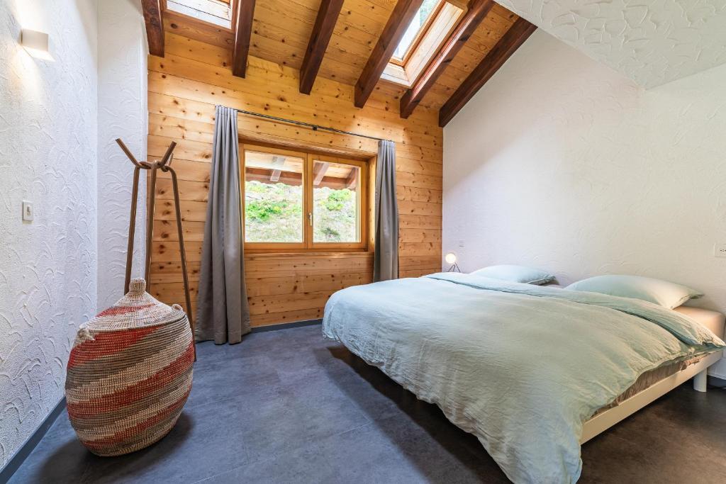 Postel nebo postele na pokoji v ubytování Mirador auf der Sonnenterrasse von Saas-Fee