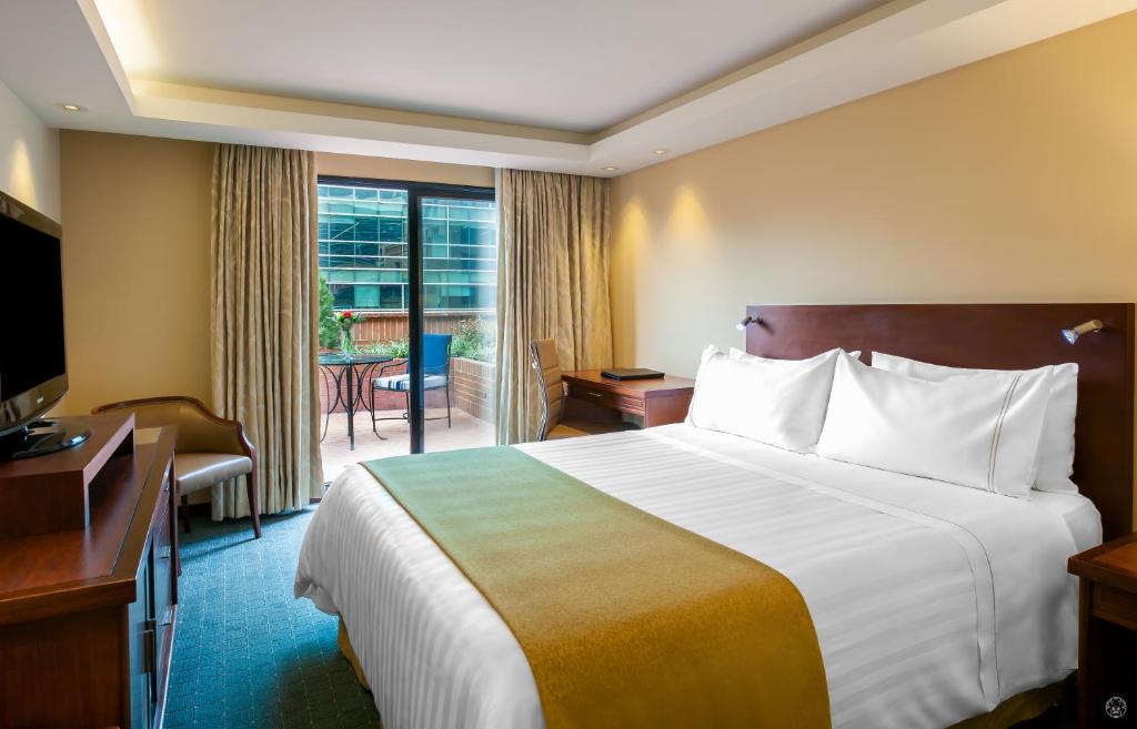 Säng eller sängar i ett rum på GHL Hotel Capital