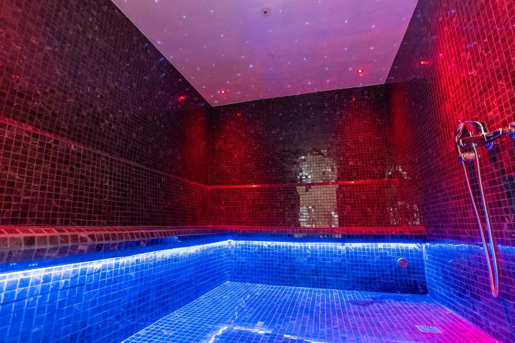 Bazén v ubytování Hotel Golden Palace nebo v jeho okolí