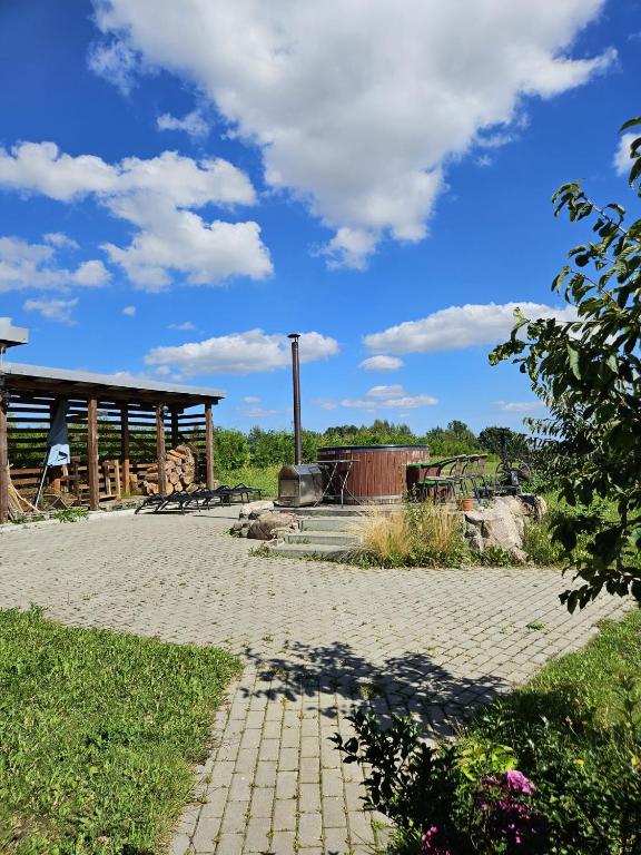 Vonkajšia záhrada v ubytovaní Kaszubskie Wzgórze - Całoroczne Domki Drewniane