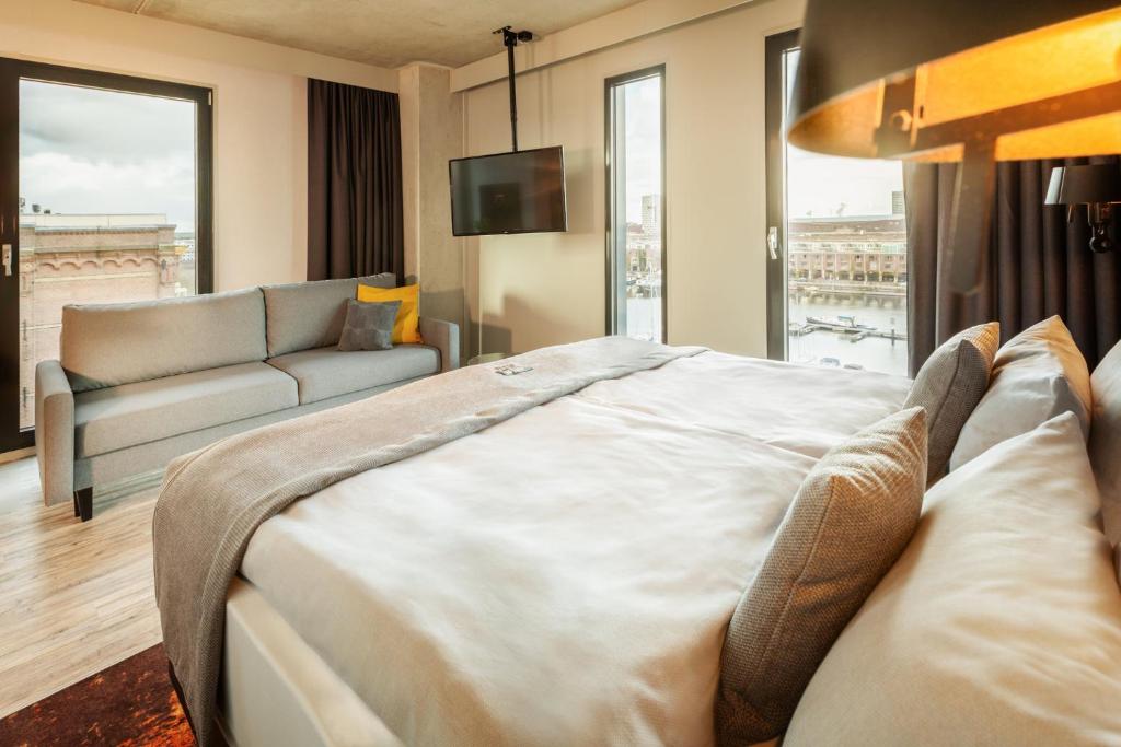 Holiday Inn - the niu, Fender Amsterdam - Resim 38