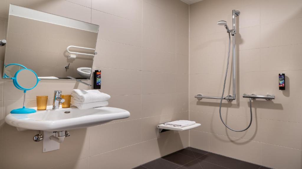 Holiday Inn - the niu, Ridge Halle Central Station by IHG - Premium Queen Room