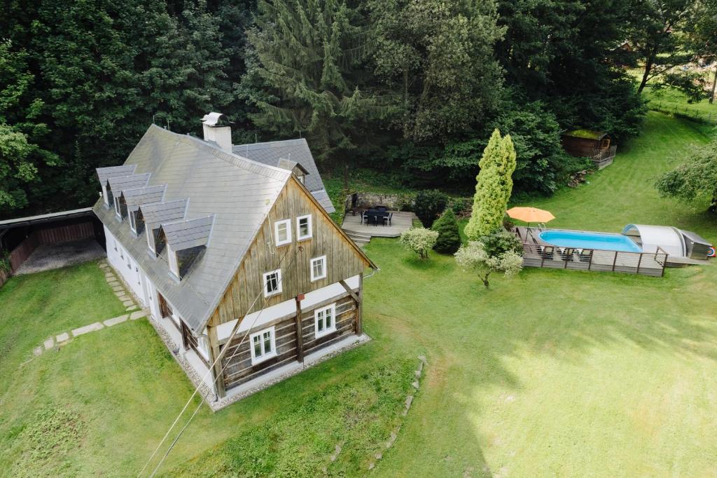 Bazén v ubytování Forest View Cottage nebo v jeho okolí