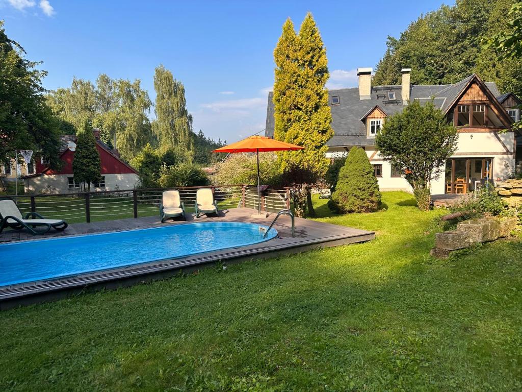 Bazén v ubytování Forest View Cottage nebo v jeho okolí