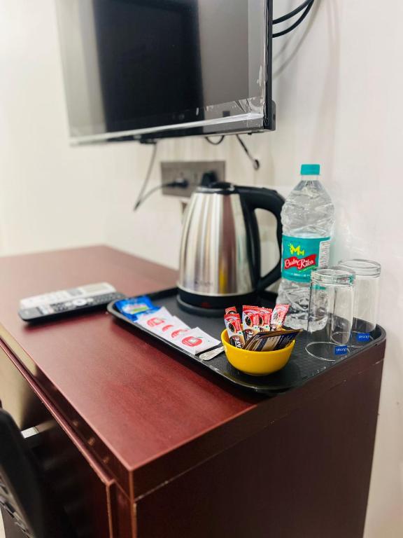 Příslušenství pro přípravu čaje a kávy v ubytování The Lotaz Hotel