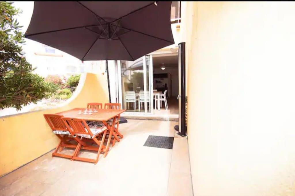 Μπαλκόνι ή βεράντα στο T2 Rez de jardin accès direct plage