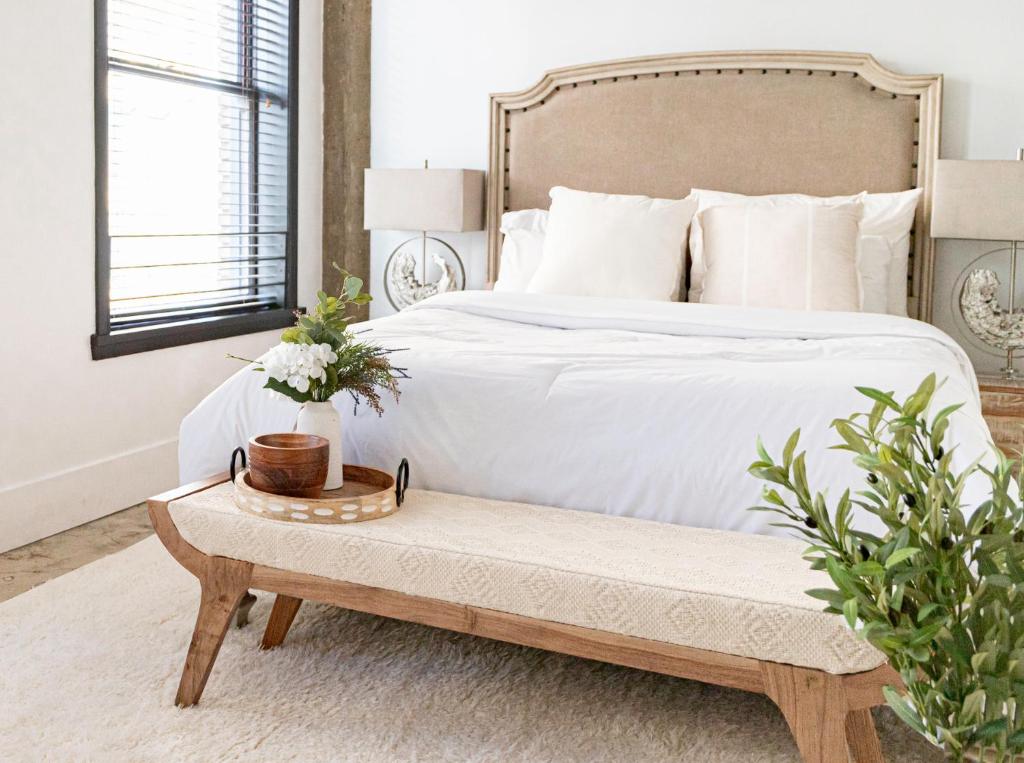 Fashion Loft 2 bedroom Downtown - Two-Bedroom Deluxe Apartment