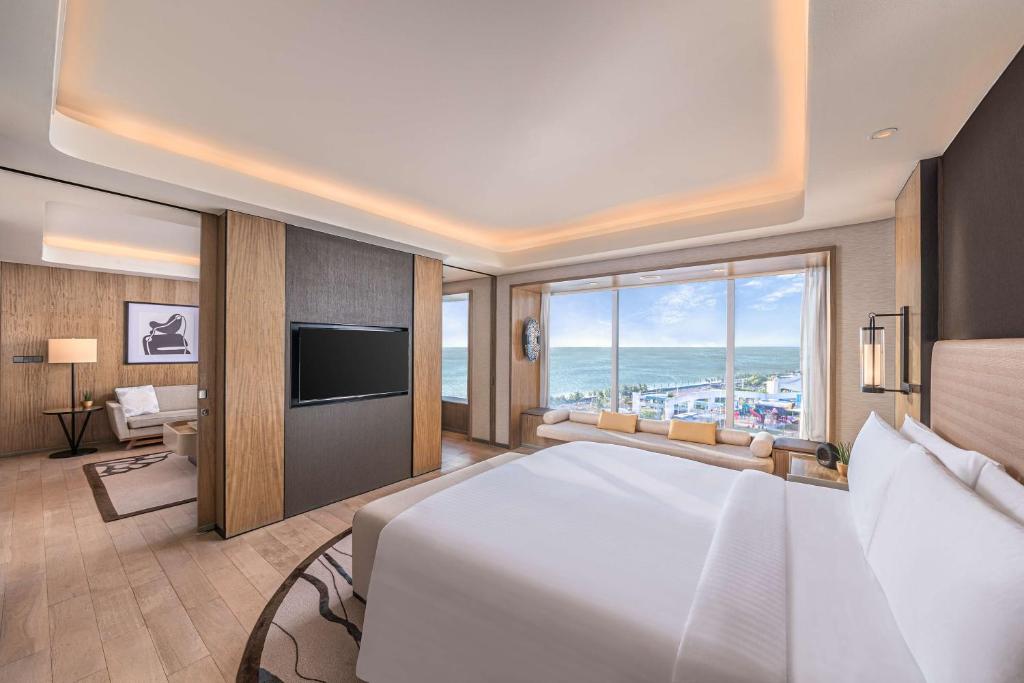 Letto o letti in una camera di Conrad Manila