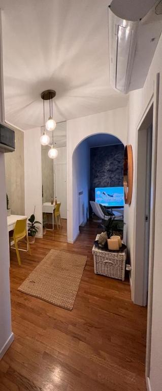 TV a/nebo společenská místnost v ubytování Giuggiola Apartment