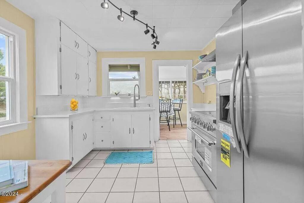 Gallery image of Ocean View-Hot Tub-Steps From the Beach! in Rockaway Beach