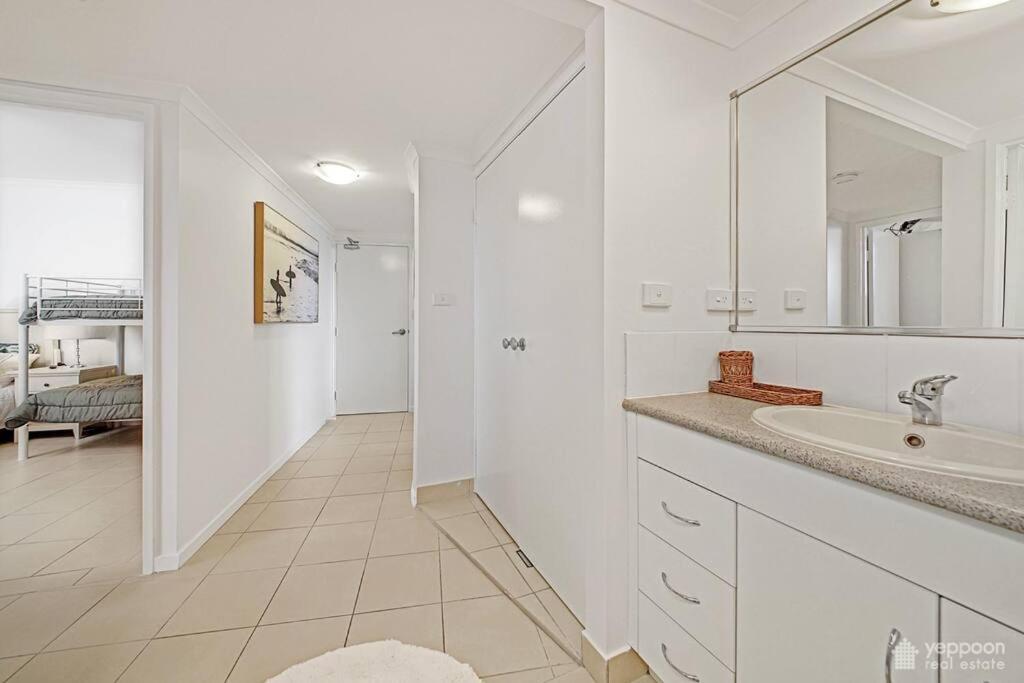 Koupelna v ubytování Yeppoon CBD furnished apartment with pool!