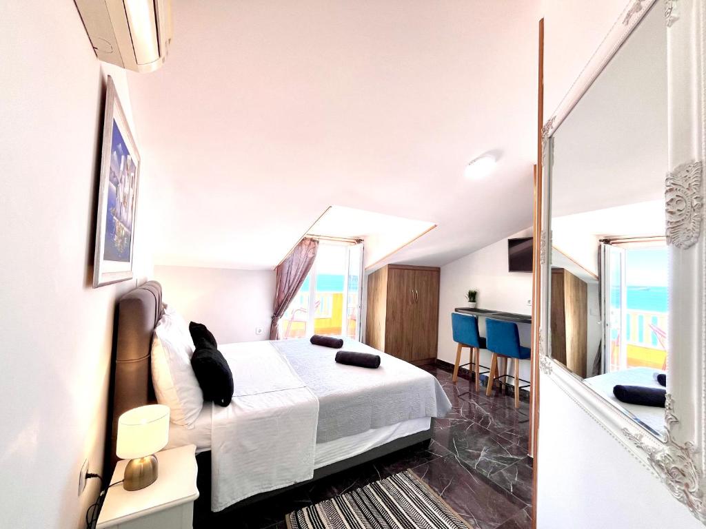 Apartments Sunset - 9