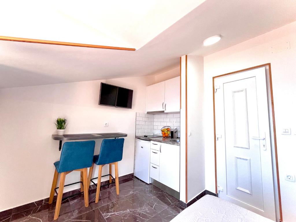 Apartments Sunset - 14