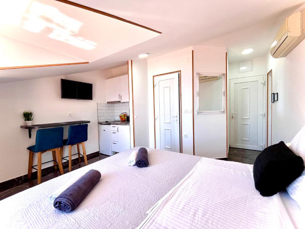 Apartments Sunset - 7