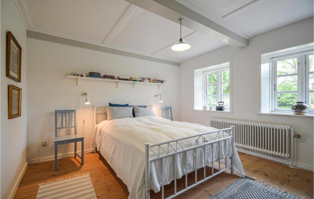 Postel nebo postele na pokoji v ubytování 3 Bedroom Awesome Home In Højer