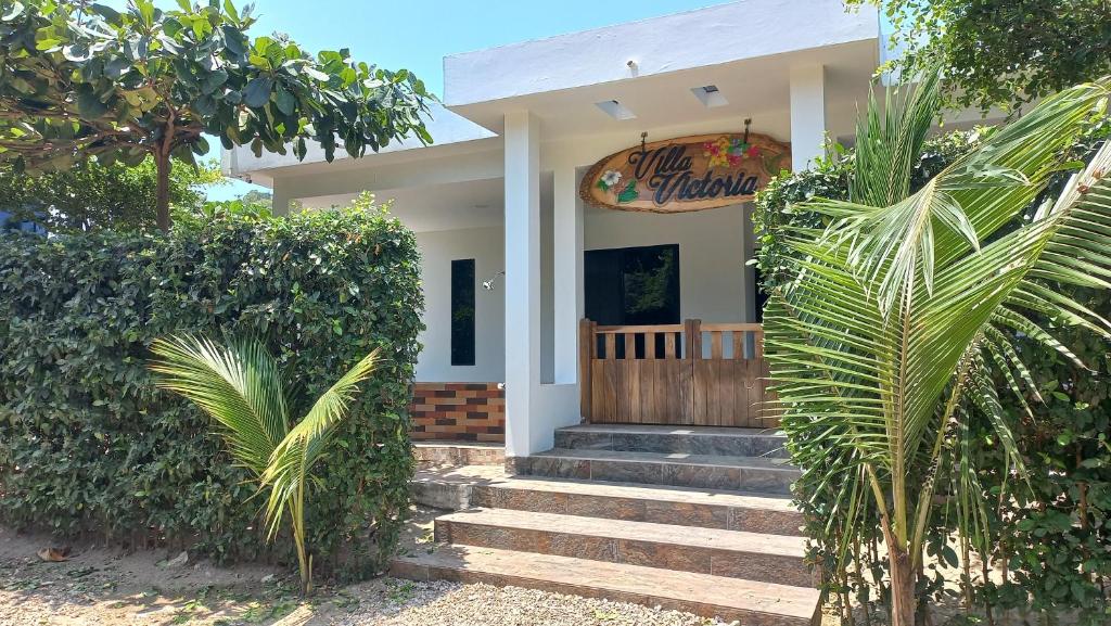 a house with stairs leading to the front entrance at Villa Victoria Bosques de OLON in Olón
