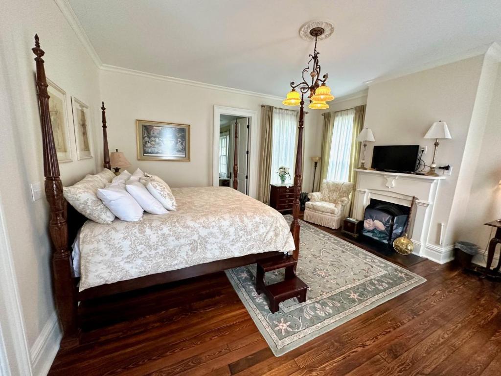 The Wynne House Inn - Deluxe Kingsuite