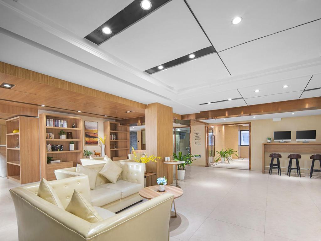 Kuchyň nebo kuchyňský kout v ubytování Guangzhou Baiyun Airport Renhe Cornet International Chain Hotel
