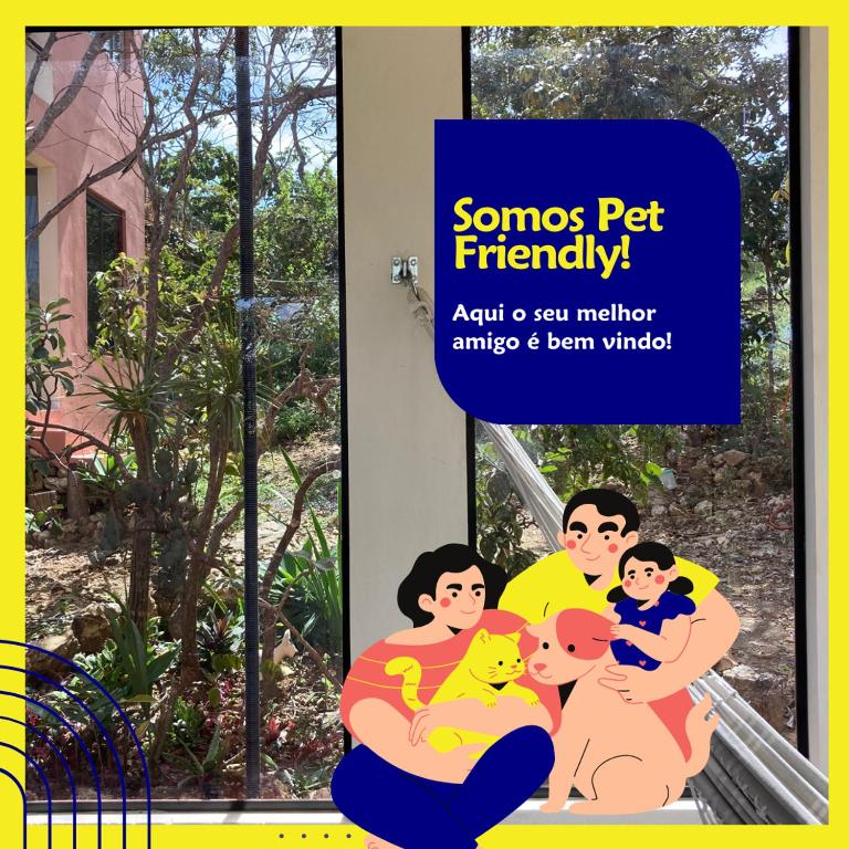 a poster of a family in front of a window at Chales Estrela Veadeiros in Alto Paraíso de Goiás