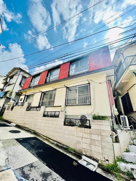 RED House - Economic APT in Tokyo Tranquil area, with 2 Sta Direct Access to Shinjuku & Akihabara