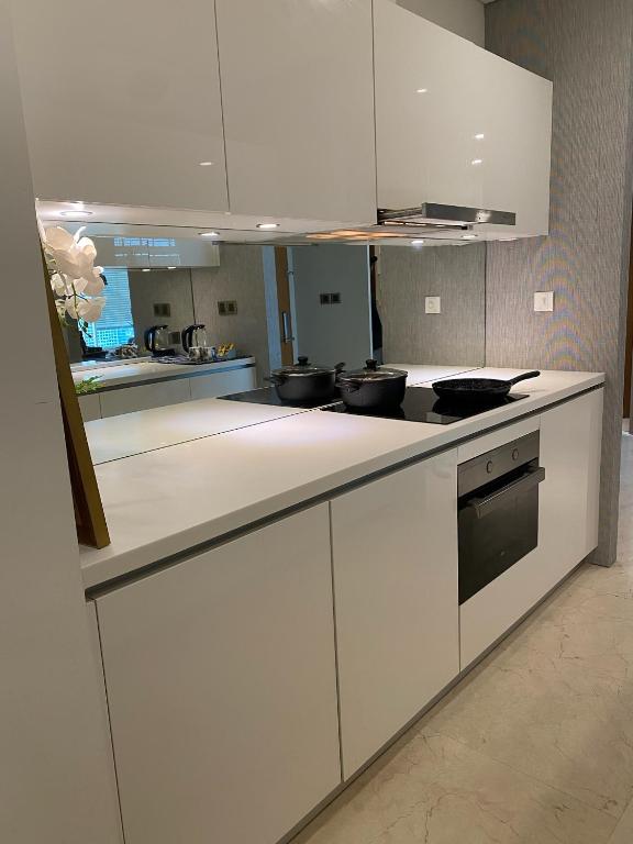Kuchyň nebo kuchyňský kout v ubytování Stella Maison KLCC