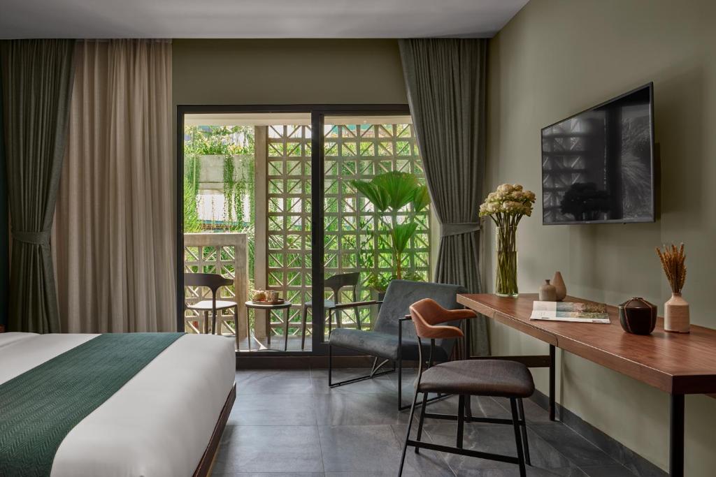 Baitong Hotel & Resort Phnom Penh - Vista Superiore Sulla Piscina