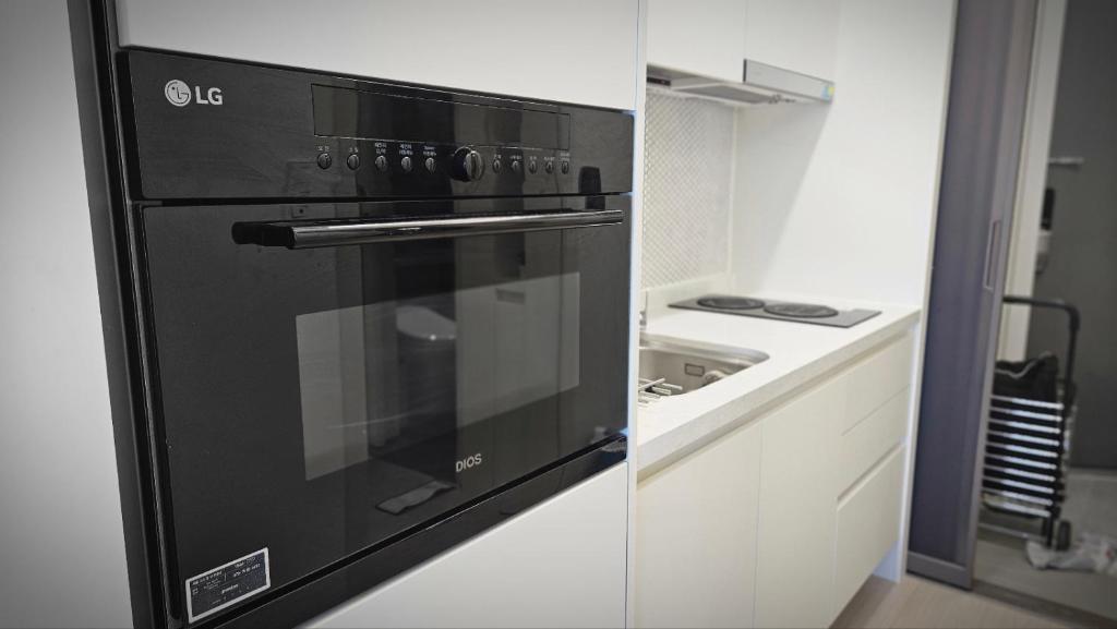 Kuchyň nebo kuchyňský kout v ubytování SWITZEN KCC ocean view