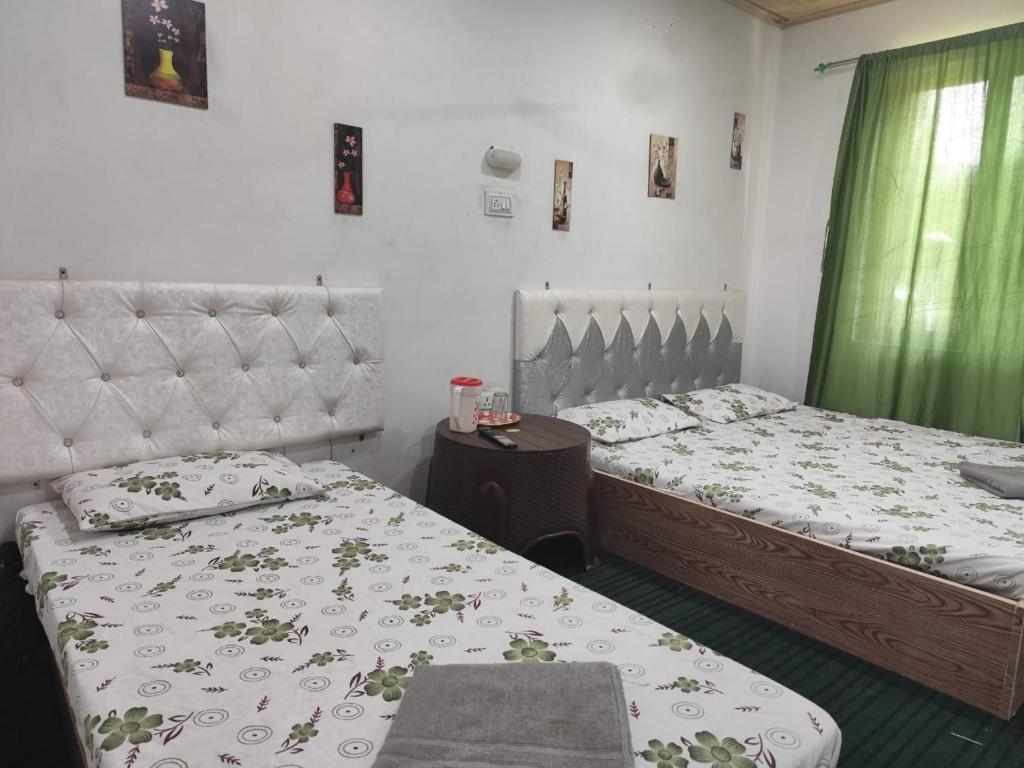 Postel nebo postele na pokoji v ubytování Shamus Javed Homestay