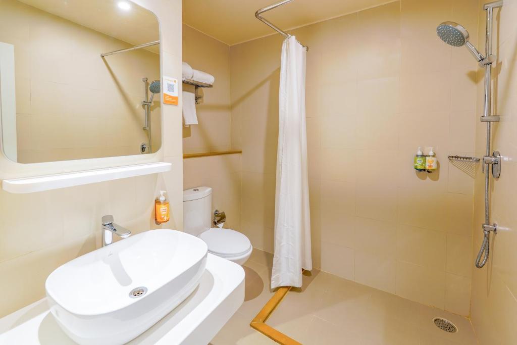 Koupelna v ubytování Bloom Hotel Katra