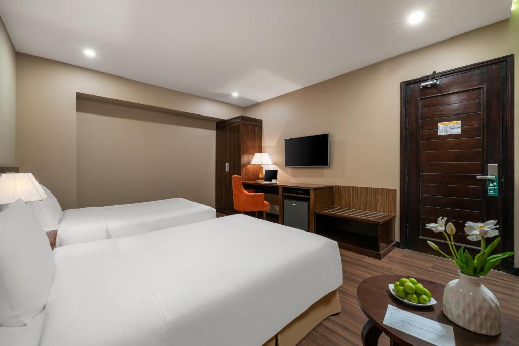 Postel nebo postele na pokoji v ubytování Yarra Ocean Suites Danang