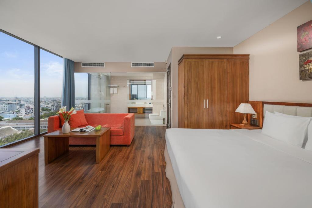 Premium King Ocean View with Balcony