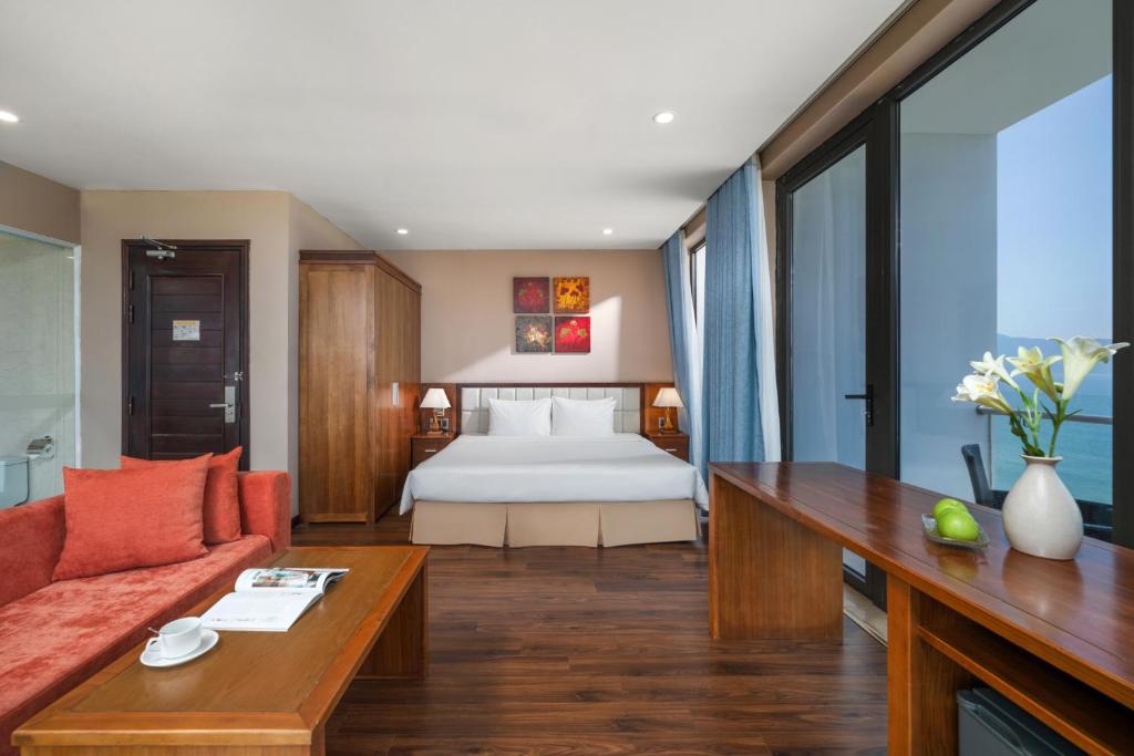 Premium King Ocean View with Balcony