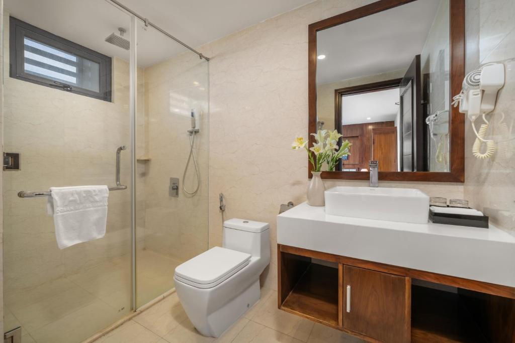 Yarra King Room with Partial Sea View