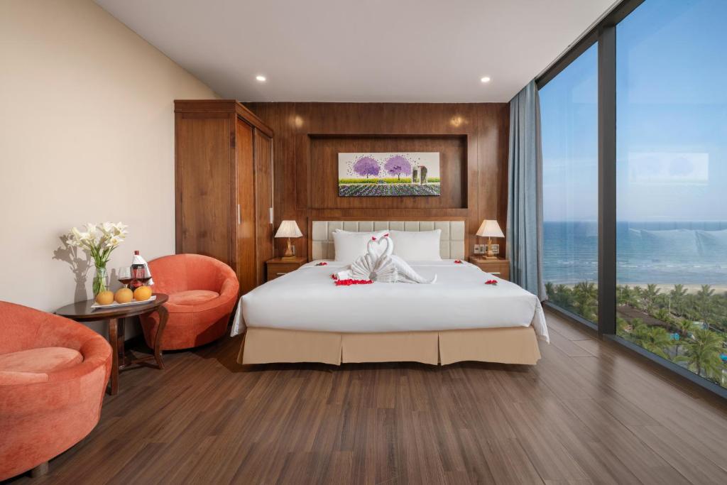 Yarra King Room with Partial Sea View