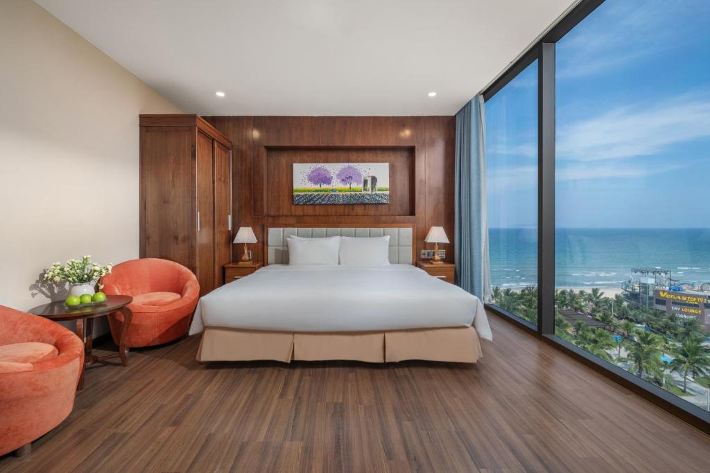 Yarra King Room with Partial Sea View