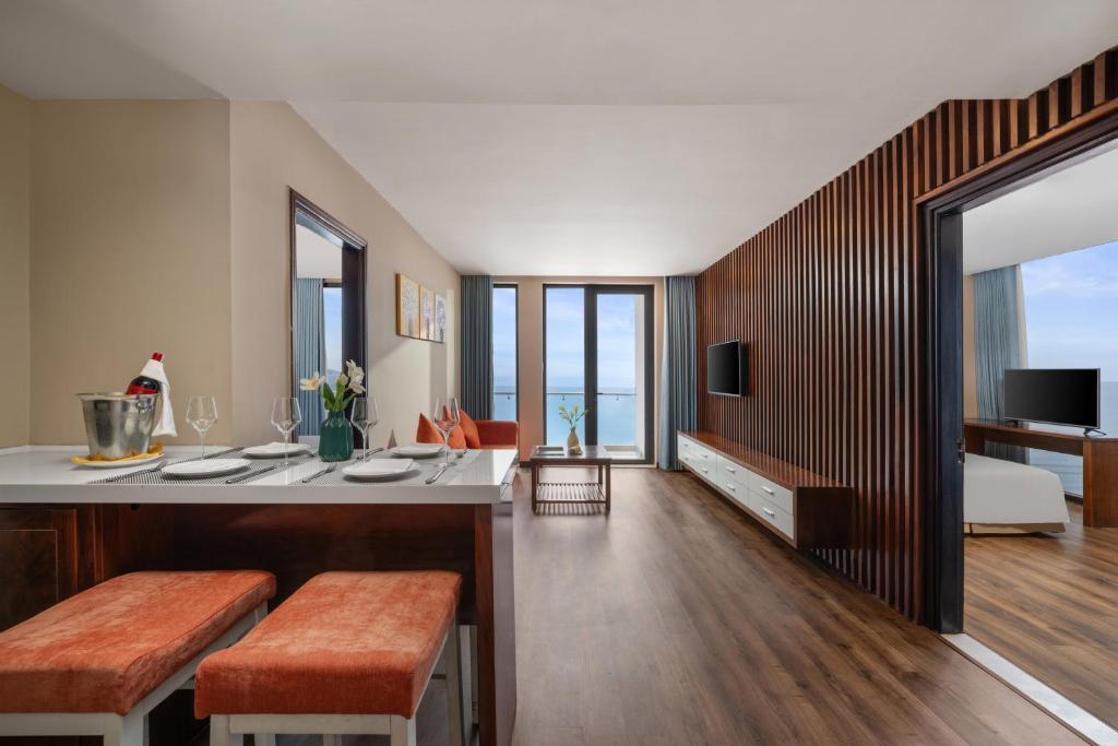 Two-Bedroom Apartment Residence Ocean View with Balcony