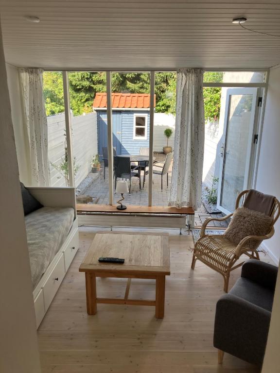 Posezení v ubytování Nyrenoveret charmerende byhus