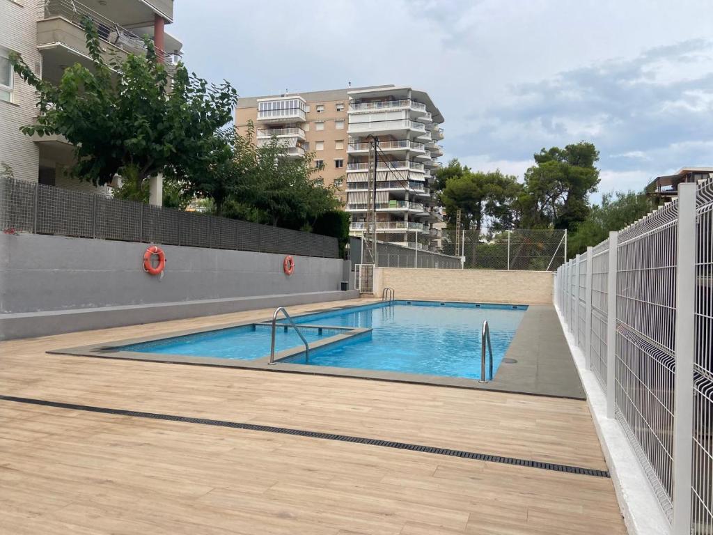 The swimming pool at or close to Apartamento de Lujo Benicasim - Primera Línea