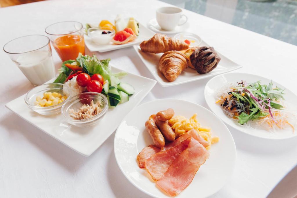 Comida en o cerca de este hotel