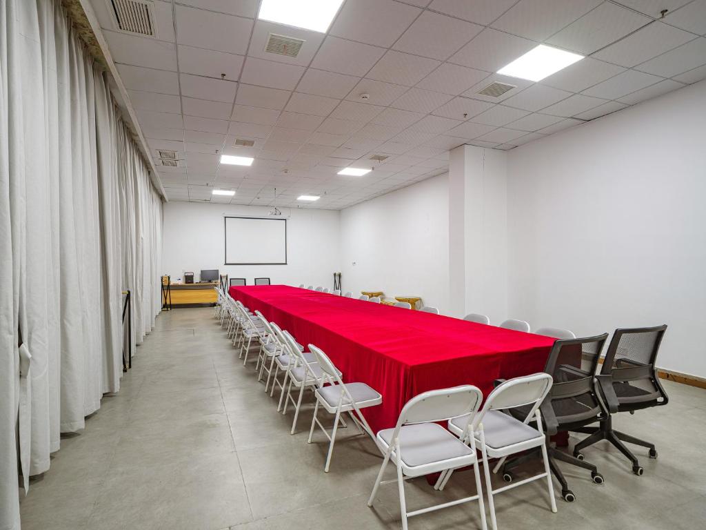 Konferenční prostory v ubytování Zhangjiajie DreamWay Hotel - Free pick up service