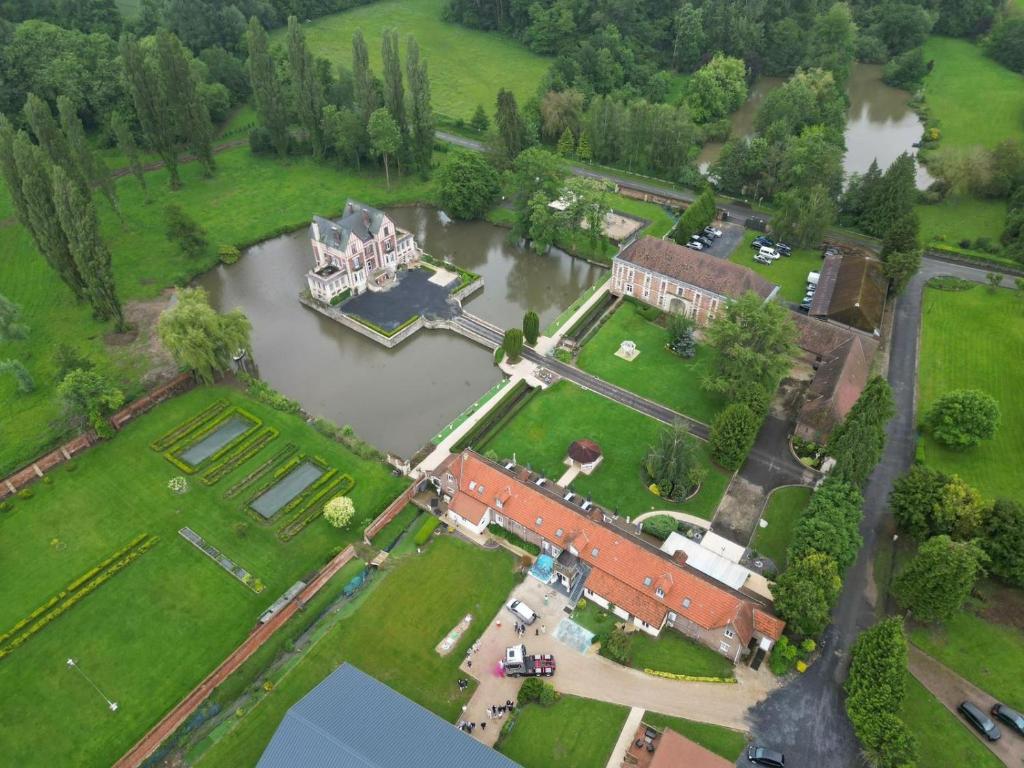 Letecký snímek ubytování Chateau de Quesmy