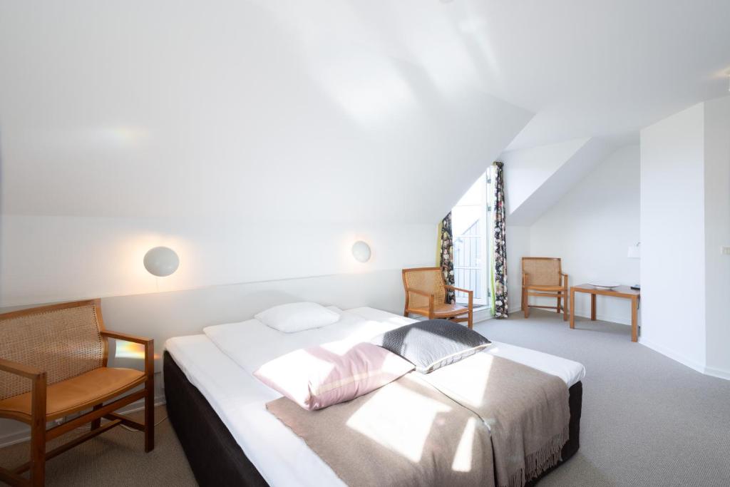 Postel nebo postele na pokoji v ubytování Borre Knob Fjordhotel
