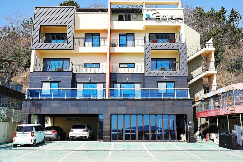 Το κτήριο όπου στεγάζεται  ο ξενώνας