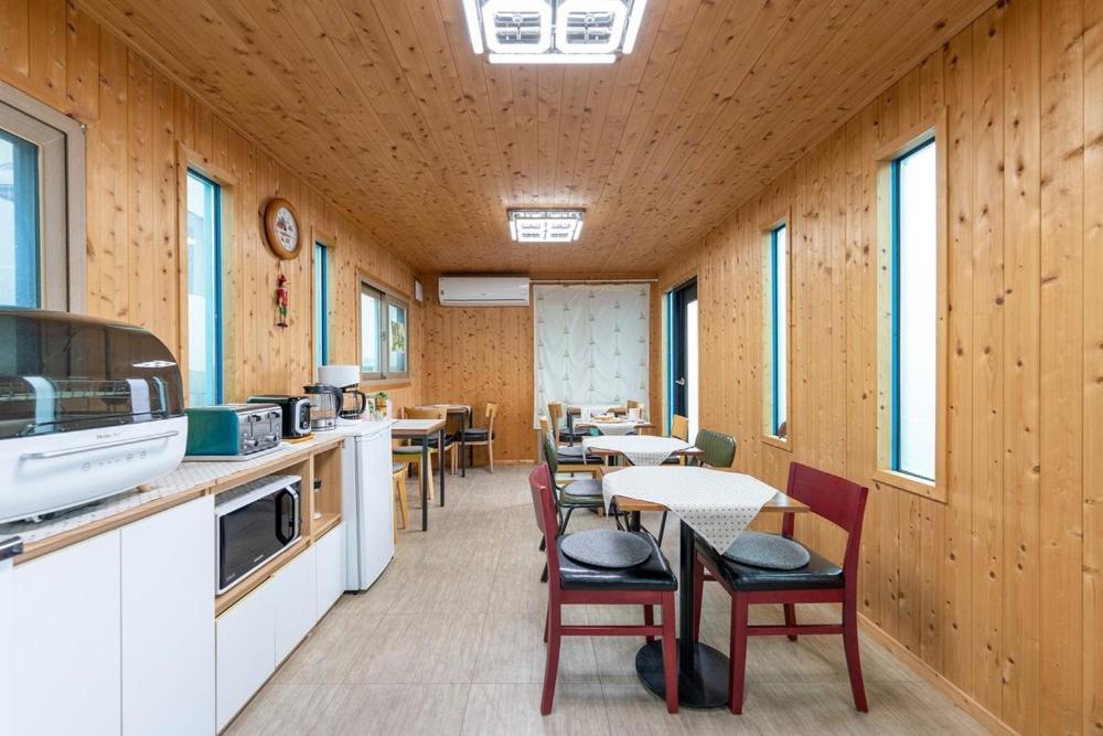 Kuchyň nebo kuchyňský kout v ubytování Gyeongju Guesthouse Picnic