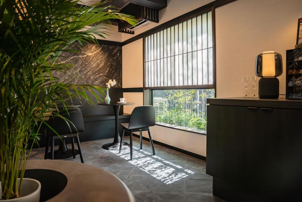 Posezení v ubytování 谷町君Hotel 東本願寺19