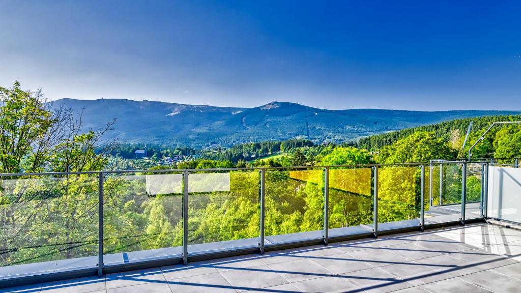 a balcony with a view of the mountains at Złoty Horyzont VIP - główny budynek - z basenem, siłownią, grotą solną, bawialnią i restauracją by Royal Aparts in Szklarska Poręba
